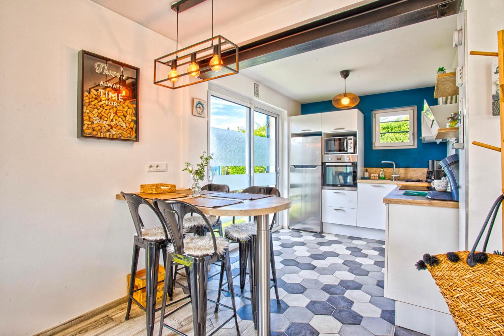 Vakantiehuis L'effet Maison Renovee Lumineuse Confort Belle Terrasse Grand Jardin Clos Sans Vis A Vis Parking Jeux Pour Enfants 5 Mn A Pied De La D'asnelles Et Centre Bourg - Proche Bayeux Au Coeur Des Plages Du Debarquement Asnelles