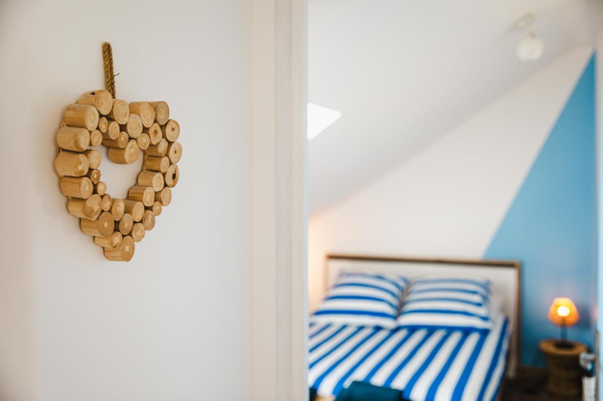 Vakantiehuis L'effet Maison Renovee Lumineuse Confort Belle Terrasse Grand Jardin Clos Sans Vis A Vis Parking Jeux Pour Enfants 5 Mn A Pied De La D'asnelles Et Centre Bourg - Proche Bayeux Au Coeur Des Plages Du Debarquement