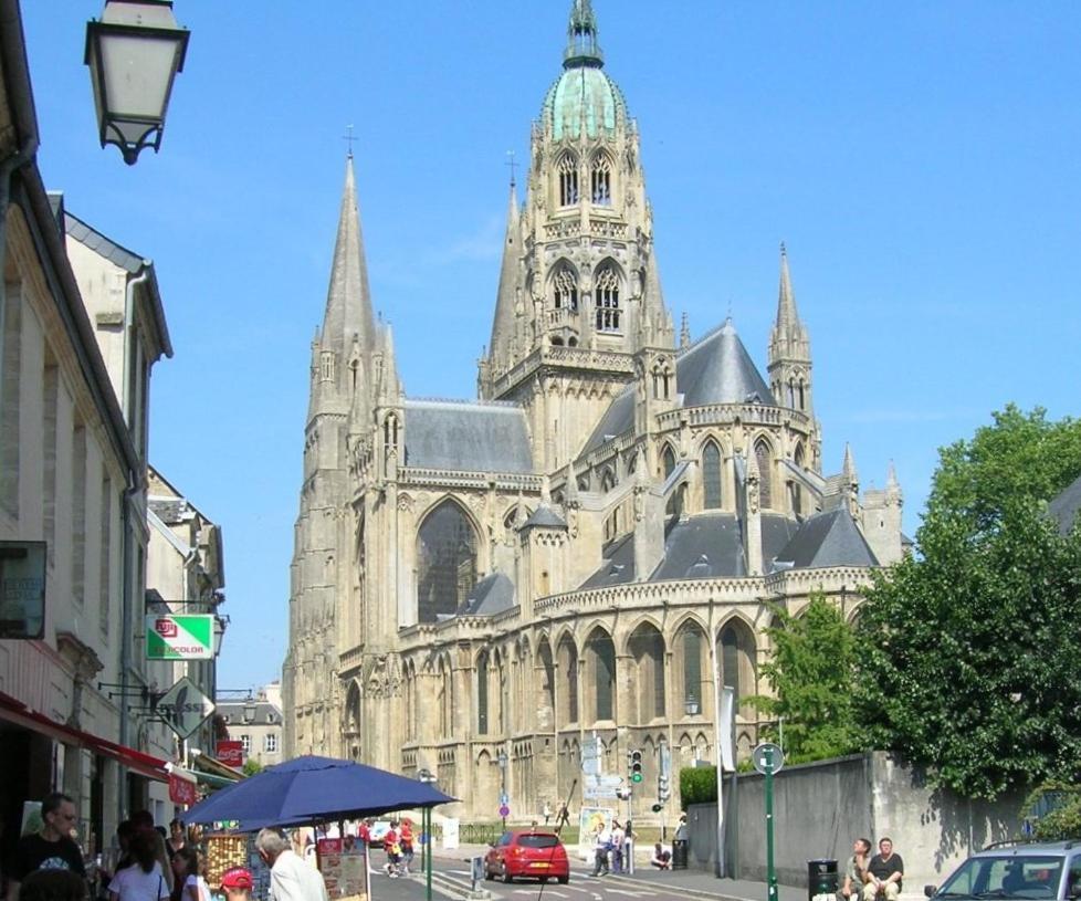 Vakantiehuis L'effet Maison Renovee Lumineuse Confort Belle Terrasse Grand Jardin Clos Sans Vis A Vis Parking Jeux Pour Enfants 5 Mn A Pied De La D'asnelles Et Centre Bourg - Proche Bayeux Au Coeur Des Plages Du Debarquement *