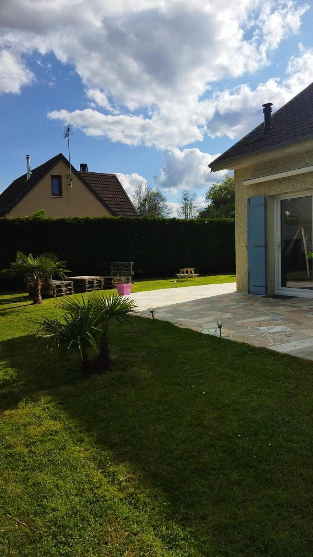 Maison Grand Jardin: Beachside Retreat Near Bayeux Holiday home *
