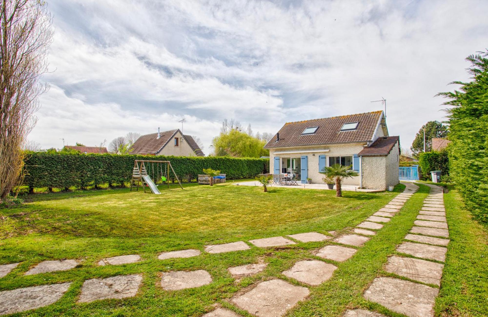 Maison Grand Jardin: Beachside Retreat Near Bayeux