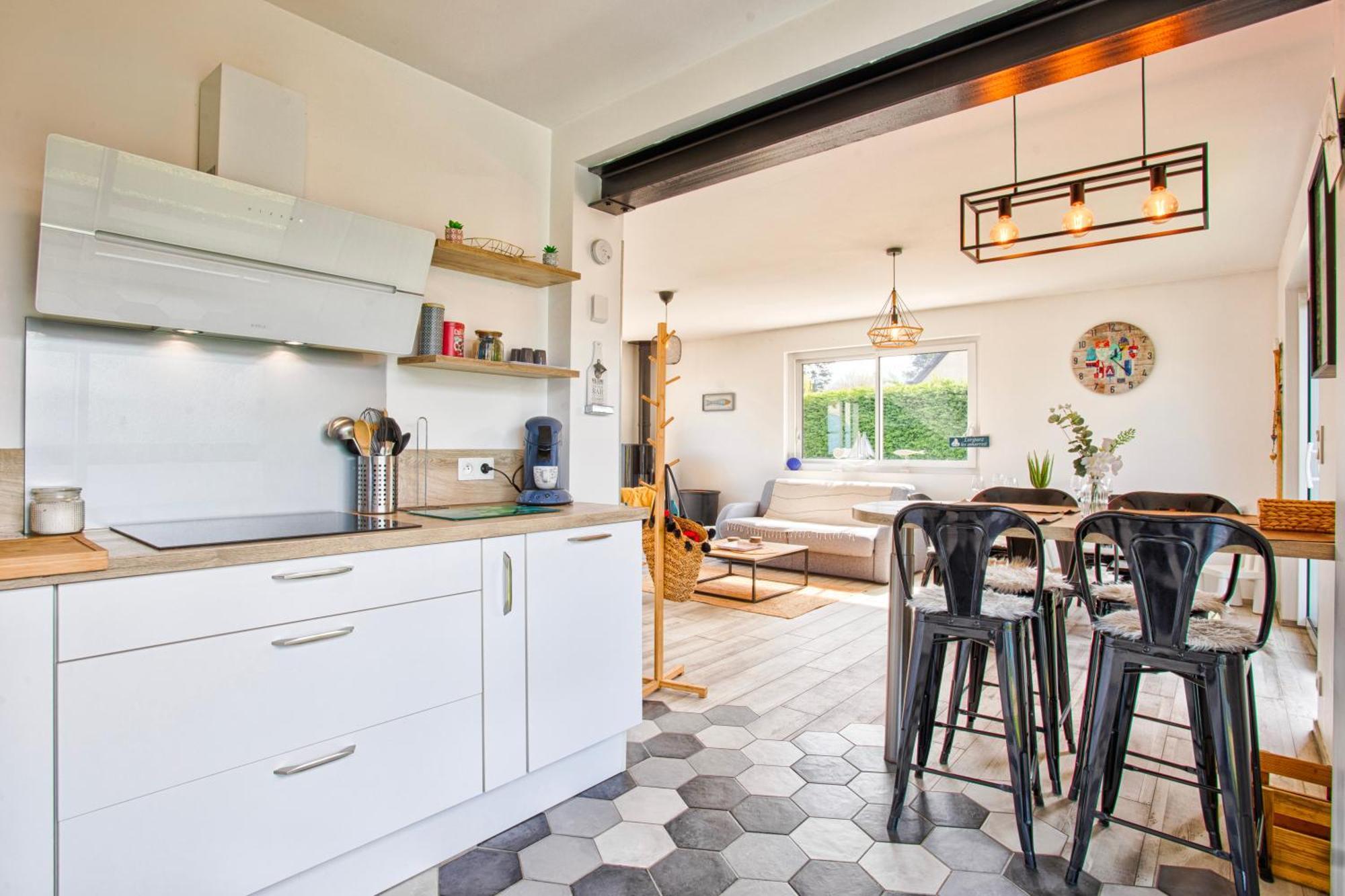 Holiday home Maison Grand Jardin: Beachside Retreat Near Bayeux *